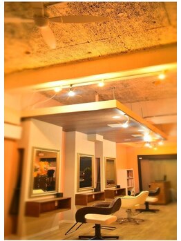 色彩堂 北24条店の写真/≪地下鉄北24条駅2番出口から徒歩30秒≫落ち着く雰囲気の店内で緊張せずにリラックスしてお過ごし下さい