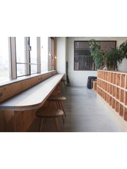《髪質改善お任せください》まるで“カフェ”のような落ち着く空間で、ヘアケアもオシャレも楽しめるのが◎