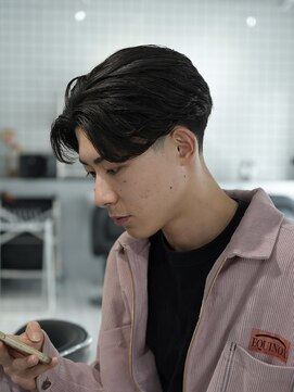 ヘア アトリエ ホロウ 堀江(HAIR ATELIER HOLLOW) Natural Center Part《ナチュラルセンターパート》