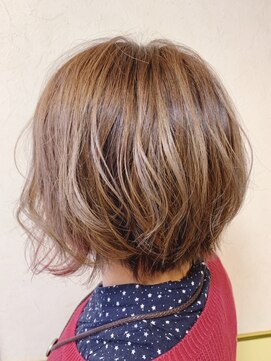 美容室 ダルテ(d'Arte) [カシスピンク]インナーカラー前下がりショートボブ