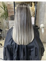 トルネード(TORNADO)&nbsp;外国人風ハイライトバレイヤージュエアタッチホワイト T219