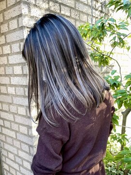 ネオリーブアオバ 高田馬場店(Neolive aoba) 3Dハイライトカラー/グレーアッシュ・透け感【高田馬場】