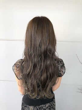ヘアアンドメイク ムーア(Muuua) グレージュとナチュラルハイライト