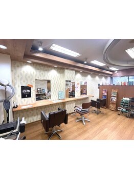 年齢を重ねるごとに増えるエイジング毛にも頭皮環境を整えて髪の土台から美髪へ導くスカルプケアが人気◎