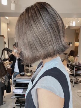 オズ 安積店(OZ) 安積ブリーチカラー外ハネボブベージュカラーレイヤーカット30代