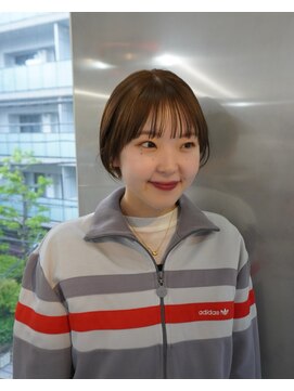 ヒメル(HML U/2A) 大人マッシュショートスタイル