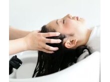 サロン ハリウッド(Salon Hollywood)の雰囲気（フルフラットのシャンプー台で心ゆくまでのリラックスを。）