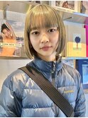 オリーブベージュ