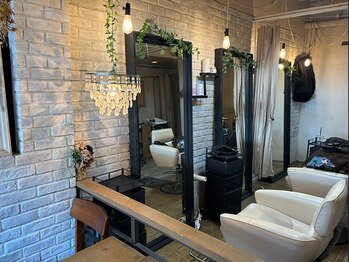 オルソードゥーエ(orso 2e)の写真/落ち着いた空間で心安らぐひと時を。orso2eは経験豊富な女性スタイリストが担当する少人数制のサロンです。