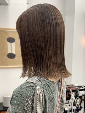 シベルバレー 横浜(sibell) ＊20代30代切りっぱなしボブタッセルボブ顔周りレイヤーオリーブ