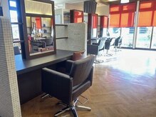 カットウェルズ ラブコオリヤマ 郡山店(Cut Well's Love Koriyama)の雰囲気（明るさと落ち着きが共存する空間で心地よいひとときを[縮毛矯正]）