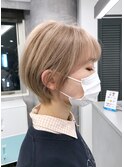 ベージュカラー×丸みショート（ショートカット）