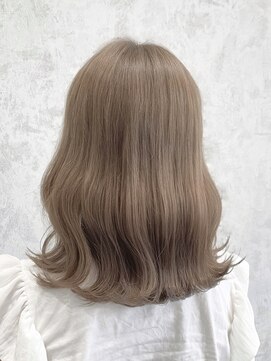 デミヘアー(Demi hair) ミルクティーベージュ×波巻きウェーブ