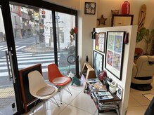 アンカー ヘアーワークス(ANCHOR hair works)の雰囲気（明るい光が差し込む店内/亀有の癒やし何処）