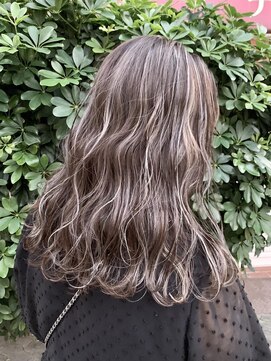 リー ヴィータ 上新庄(Lee Vita) コントラストハイライトのおすすめ☆