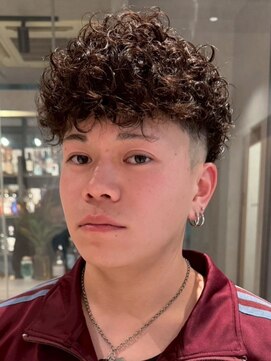 メンズサロン ブロック(Men's Salon bloc) スペインカール 束感 眉毛カット ツーブロック 刈り上げ 20代