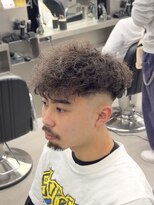 グルーマーズトウキョウ(GROOMER/S TOKYO)&nbsp;スペインカール　フェード　海外風　メンズパーマ