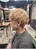 金髪パーマ