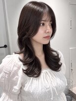 トリッカ シブヤ(TRICCA SHIBUYA)&nbsp;ミディアムロング顔周りレイヤーくびれヘアモカブラウンカラー