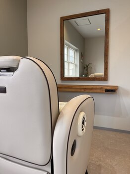 DIPPER Beauty&Barber【11/6 NEW OPEN（予定）】の写真/落ち着いた空間で受ける丁寧なレディースシェービングは、心安らぐ贅沢な癒しのひとときです◎