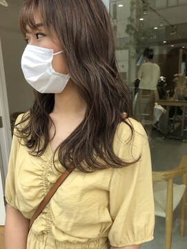 ヘアデザイン ソラ(Sola) シアーアッシュベージュハイライト ふんわりウェーブロング