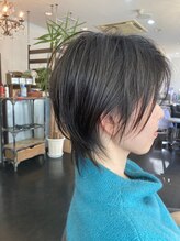 サロンドカーロ(SALON’ DE CARO) 前髪長めのウルフショート