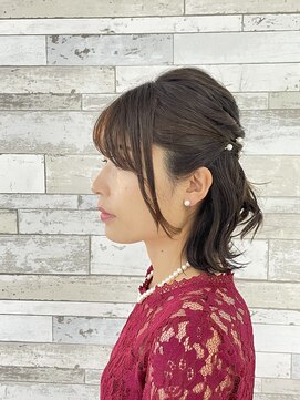 ブルームス アンジュ(Blooms Unge) 外はねハーフアップ