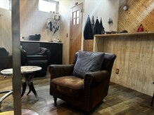 ロム 札幌大通(LOM)の雰囲気（リピーターが絶えない一人がけアンティークチェア＊メンズカット）