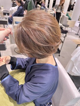 ステアケース 武蔵小杉店(stair:case) 大人かわいいハイライトショートボブグレージュ耳かけ