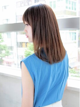 ルティア(Lutia) ナチュラルストレート　セミロング