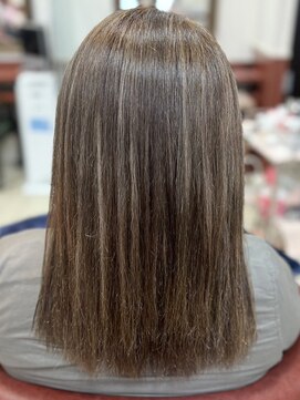 ヘアークリアー 春日部 大人可愛い白髪ぼかしハイライト/巻いても素敵に/30代40代50代