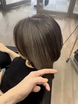 ヴィフ 大船(VIF) 前髪マチルダボブピンクベージュグレージュ白髪ぼかし脱白髪染め