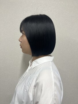 クリープ(Creep) 切りっぱなしボブ。