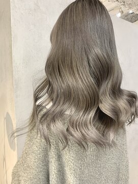 イリ 心斎橋(ili) 【石田幸希】グラデーション/グレー