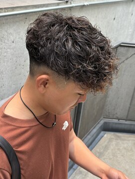 イーラ(era) スパイラルパーマ/メンズ／メッシュ眉毛/スペインカール