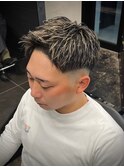 1036金髪ハイライトメッシュスキンフェードツイストアップバング
