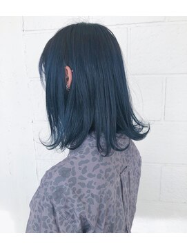 ネフ(NeF) ネイビーブルーの外ハネミディアムロブ☆