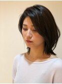 外はねストレート。ブルーでトーンダウンで大人雰囲気に。