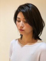 サロン ド ビューティー ラ デュース&nbsp;外はねストレート。ブルーでトーンダウンで大人雰囲気に。