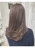 大人ベージュセミロングレイヤー