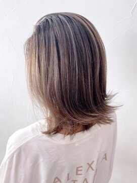 アイティーバイアルバム 松戸店(IT by ALBUM) 3Dハイライトボブ_フェザーバングマッシュショート_ba325201