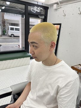 ウェルネス(Wellness) 金髪ボウズ