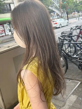 フー(hu) レイヤーロング アッシュベージュ