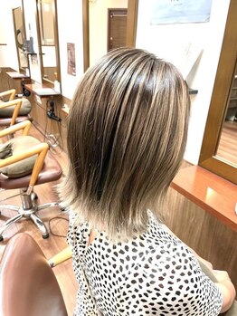 ヘアーアンドメイク アネラガーデン(HAIR&MAKE Anela garden)の写真/肌までキレイに魅せる仕上がりであなた史上最高の仕上がりに…♪抜けてきた色味も楽しめるようご提案！