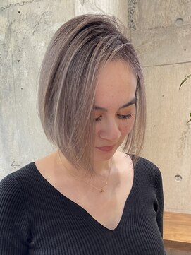 ヨロ 上野(YOLO) ハイライトカラーミルクティーベージュレイヤーカット