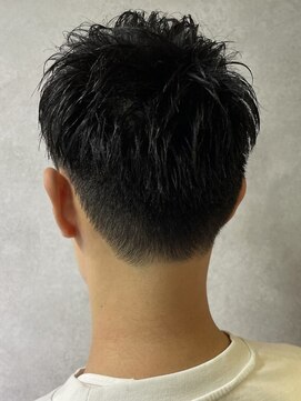 アンドワークス カシワ(&WORKS kashiwa) グラデーションの刈り上げショート