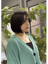 アオ(Ao)&nbsp;女性らしい重め丸みボブ