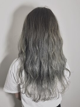 ロロネー 梅田(Lolonois) 【Lolonois梅田】シルバーグラデーション☆(岡崎 美咲)