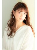 カーキグレージュ＆大人かわいいフェザーバング小顔くびれボブ