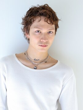 ラミ(L'ami) 外国人風束感ウルフカーリーパーマ/透け感ベージュ